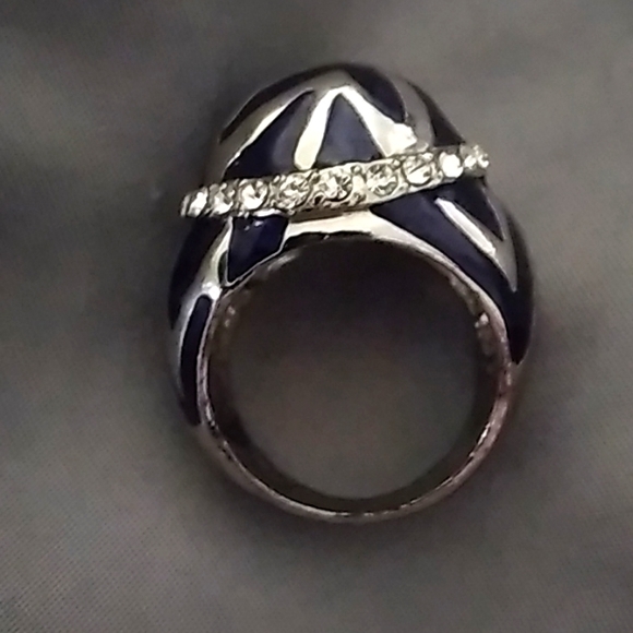 Black and Silver globe ring w/ crystal halo - Picture 4 of 4